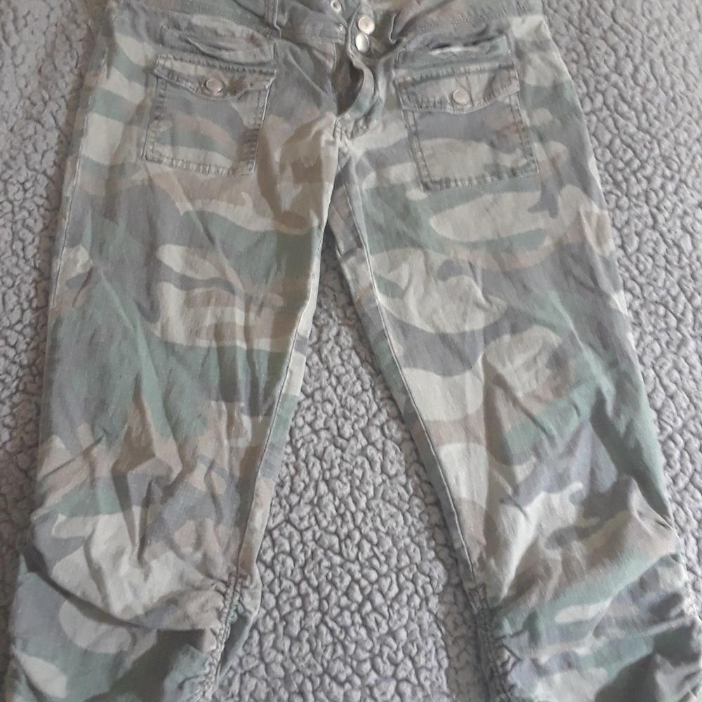 Charlotte Russe camoflouge capris